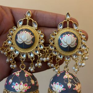 Pearls With Kundan Grey Stylish Jhumka