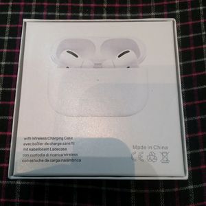 American Airpods APPLE , MRP -₹12999