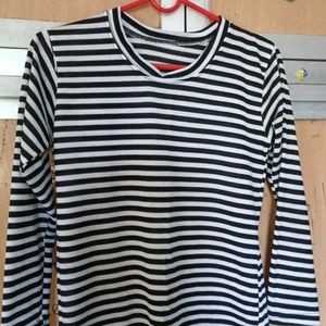 black n white stripped tshirt