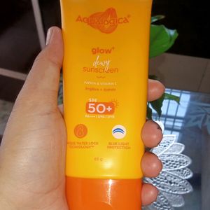 Aqualogica Dewy Sunscreen