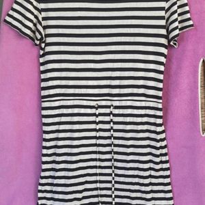 Grab This Knee Length H&M T Shirt Dress, S