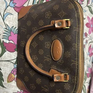 A Ladies Handbag!