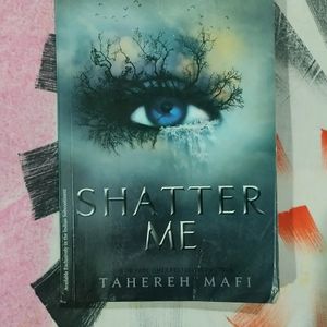 Combo Of Three Bestsellers- Shatter Me, Heartstopp