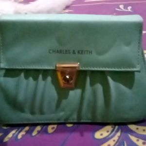 Women Hand Beautiful Bag