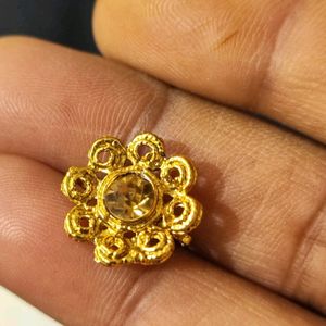 GOLD STONE DIAMOND PRESSED NOSE PIN