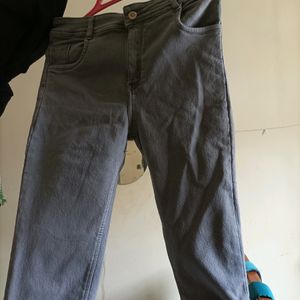 3/4 th Grey Skinny Jeans