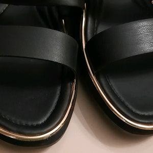 Price Drop ALDO: Black Flats