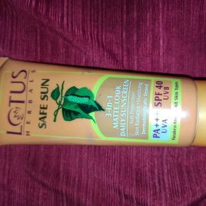 LOTUS HERBALS (SAFE SUN) MATTE SUNSCREEN