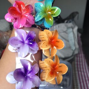 Flower Clutcher