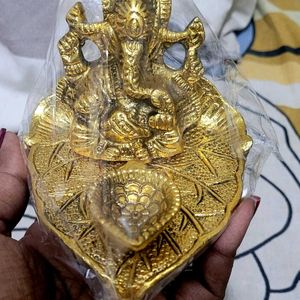 DIWALI GIFT Collectible India Ganesh Idol On Leaf