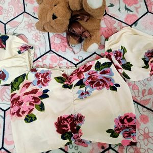 Pretty Crop Top| Koren Puffed Sleeves | Pinterest