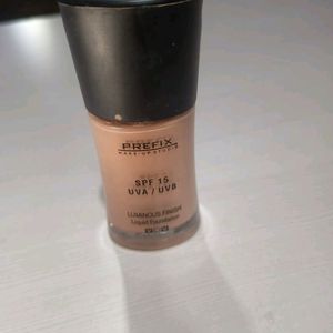 Prefix Make Up Studio Foundation