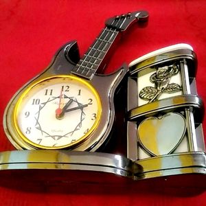 Pen Holder With Clock