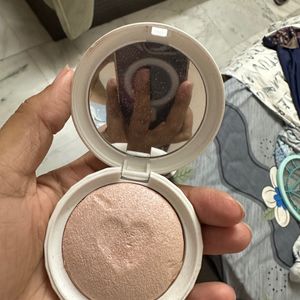 Limited Edition Makeup Revolution Highlighter