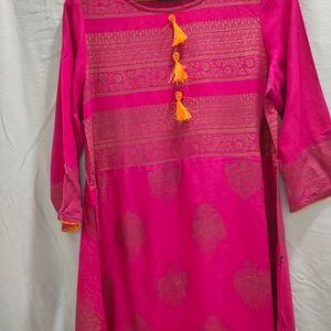 Avaasa Rani Pink Kurti With Matching Leggings Set