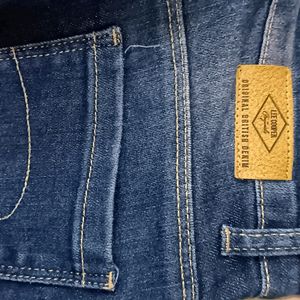 Girls jeans With Ragged Effect