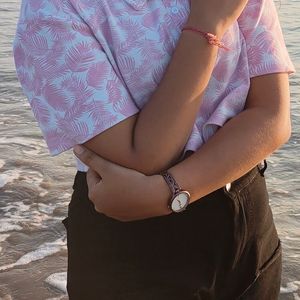 pink crop top t-shirt 💓its so comfortable t-shirt and it's look like beaches view give and very affordable t-shirt and 2 time wear and t-shirt conditions very very good