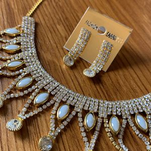 A Beautiful Diamond Necklace Set With Earring