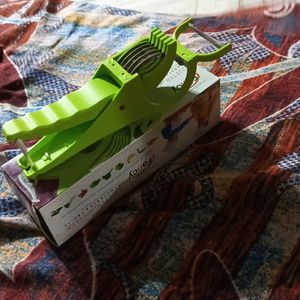 Very Good Condition Cutter Peeler