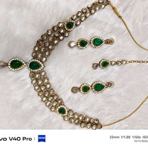 "Enchanted Green: Radiant Kundan Necklace Set