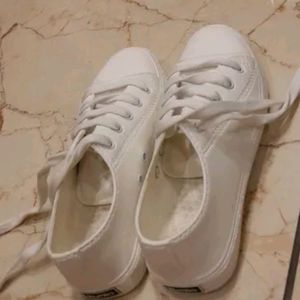 Women's White zudio Sneakers