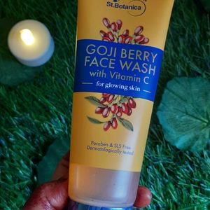 St.Botanica Goji Berry Face Wash With Vitamin C