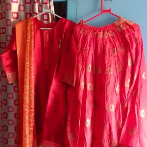 Women Kurta , Skirt And Dupatta Set