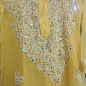 Lucknowi Chickenkari Kurta With Inner