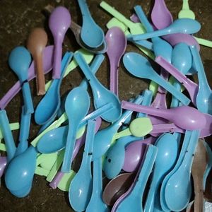 100 Plastic Spoons