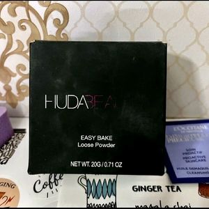 Huda Beauty Easy Bake Loose Powder Sample