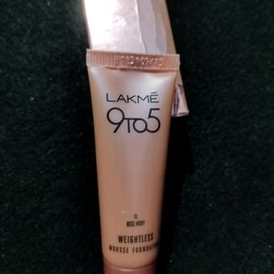 Lakme Weight Less Mousse Foundation Cream