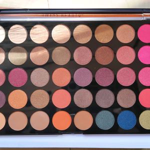 SwissBeauty Eyeshadow Palette And SugarPop Sponge