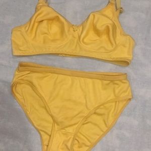 3 PAIR OF BRA & PANTY, 2 HANDKERCHIEF FREE