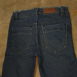 Highly Comfortable Blue Rigged Denim Jeans