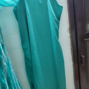 LAKHNAVI KURTHI IN A GOOD CONDITION WITH Lining