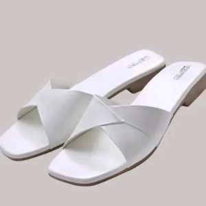 Flate White Sandals