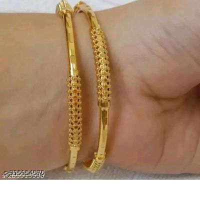 Is this gold bracelet too loose? : r/jewelry