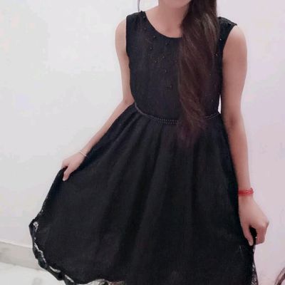 Giorgia Andriani looks elegant in beautiful black short dress | Hindi Movie  News - Bollywood - Times of India