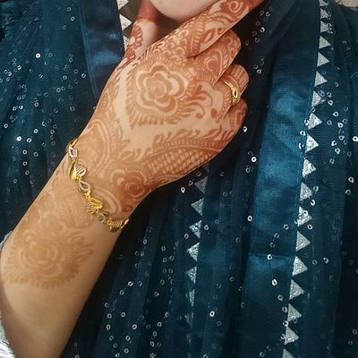 Fiza's Mehndi | Kiran's Nikkah Mehndi 😍 Stay tuned for her bridal Mehndi  ✨️ . . #FizaMehndi #mehndi #Henna #mehndiart #hennaart #bridalmehndi  #Bri... | Instagram