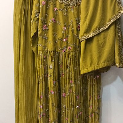 Naira(shivangi joshi) dresses||Lehenga And Party Wear Dress Inspired By  Naira From YRKKH - YouTube