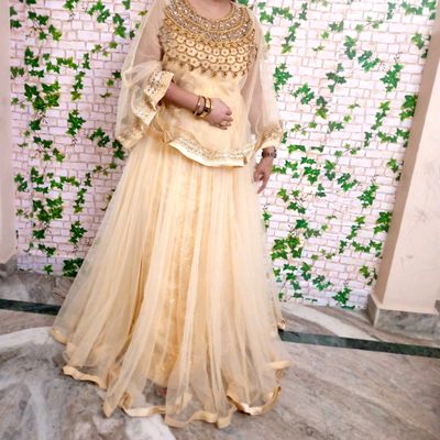 Pretty dull gold reception lehenga and a contrast dupatta | Bridal dresses  pakistan, Indian bridal dress, Desi wedding dresses