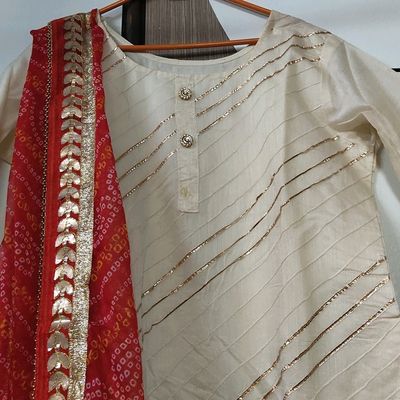 Kurtas | Traditional White Dress With Red Bandhani Dupatta | Freeup