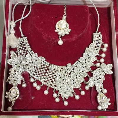 White Mina Beaded Small Lahara Necklace Set
