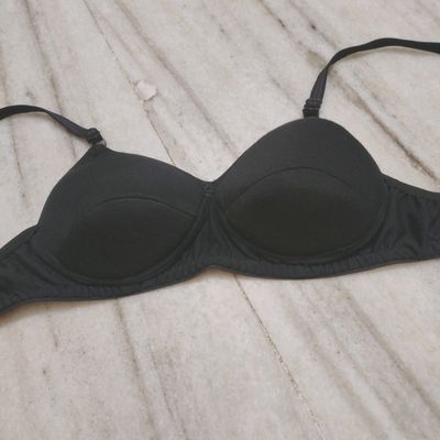 Bra, Woman : Black Colour Paded Bra ,Size 32- 80 Cm , Never Used ,Good  Condition,No Flaws,Refer Images For Size