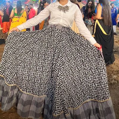 White shirt and jewelry | Yellow lehenga, Bridal outfits, Neck piece