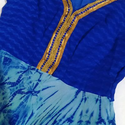 DIY: Convert Old Saree in to Designer Anarakali Dress with 👌Beautiful  Neckline Cutting and Stitchin - YouTube