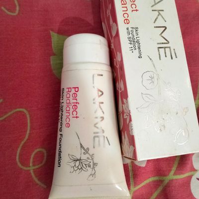 Others Lakhme Perfect Radiance Skin Lightening Foundation With