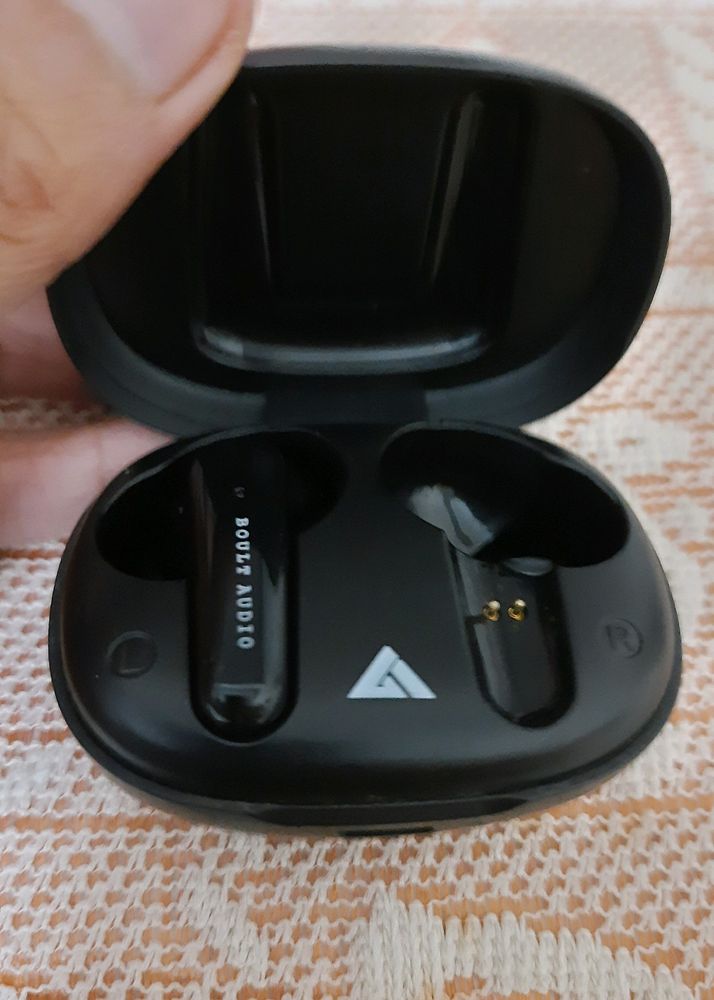 Boult Audio Black - One Earphone Missing