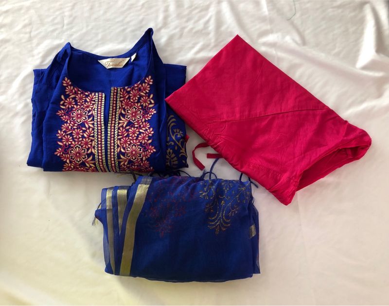 Blue&Pink Embodied Kurta Sets(Women’s)