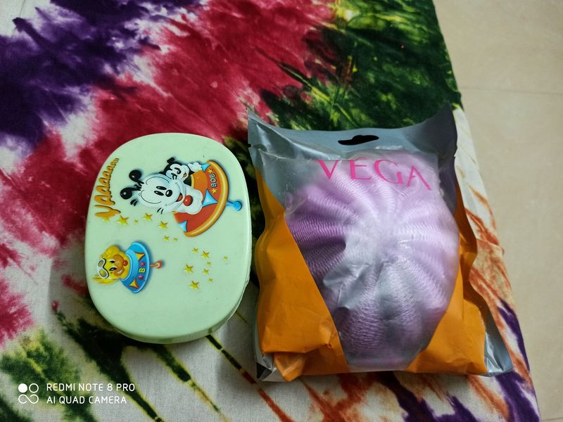 New Vega Bath Sponge With 1 Cartoon Soap Case